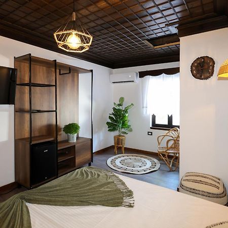 Ador Boutique Hotel ベラト エクステリア 写真