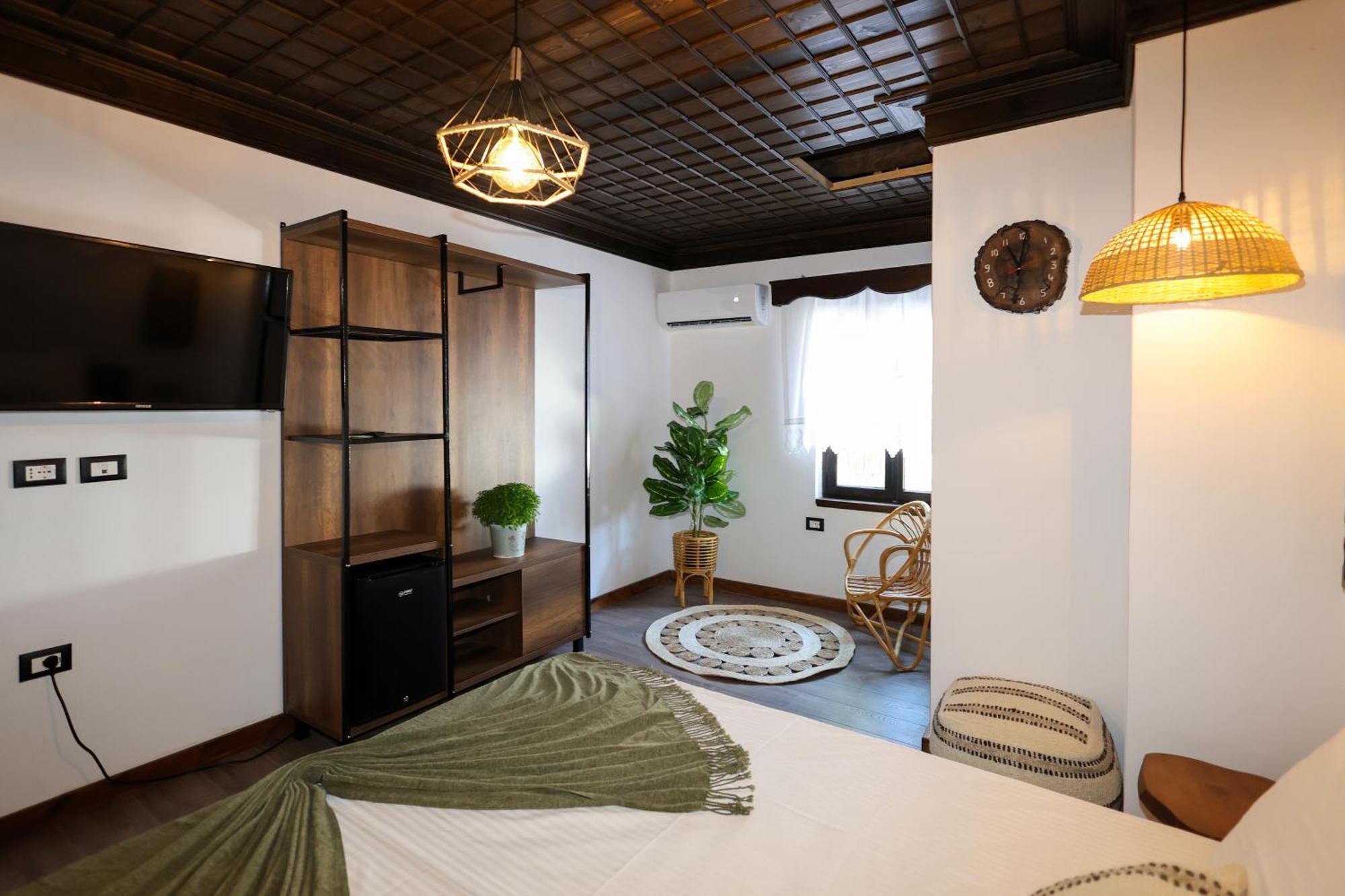 Ador Boutique Hotel ベラト エクステリア 写真