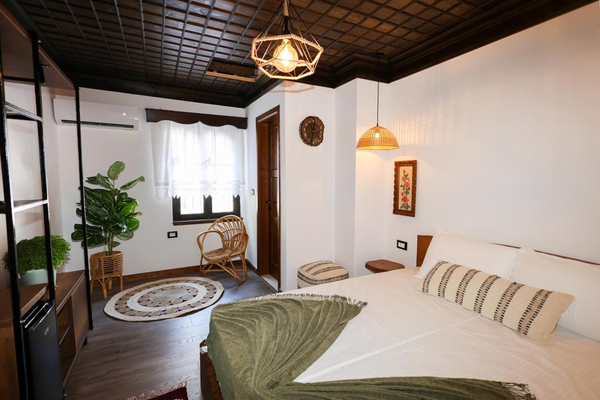 Ador Boutique Hotel ベラト エクステリア 写真