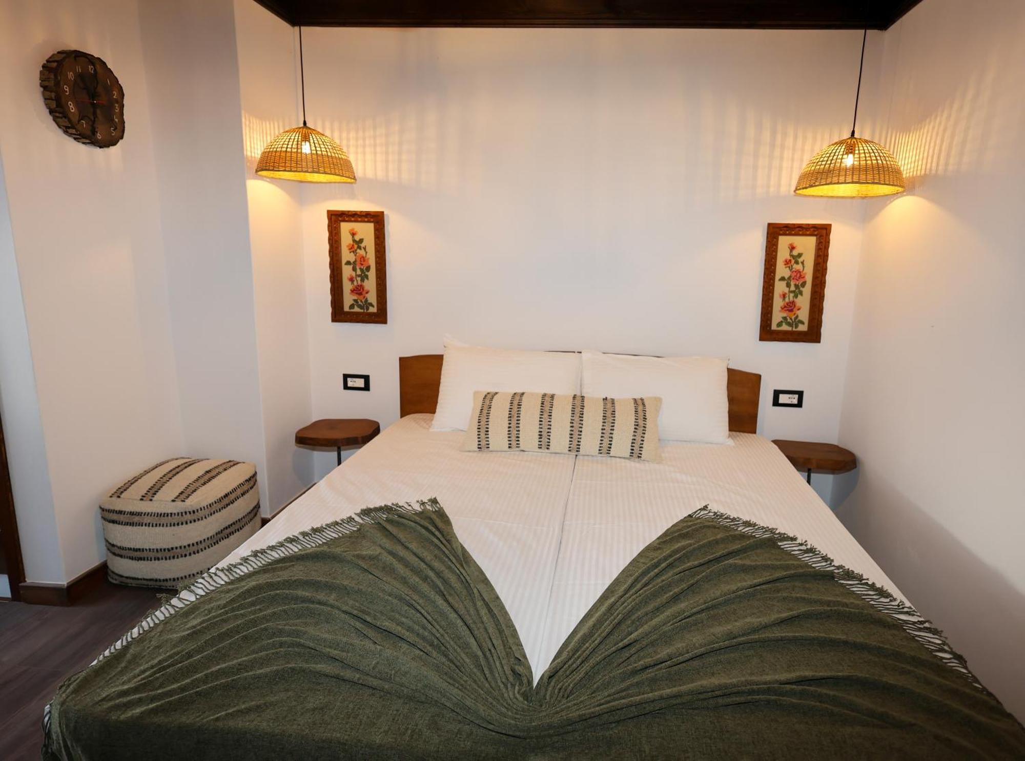 Ador Boutique Hotel ベラト エクステリア 写真
