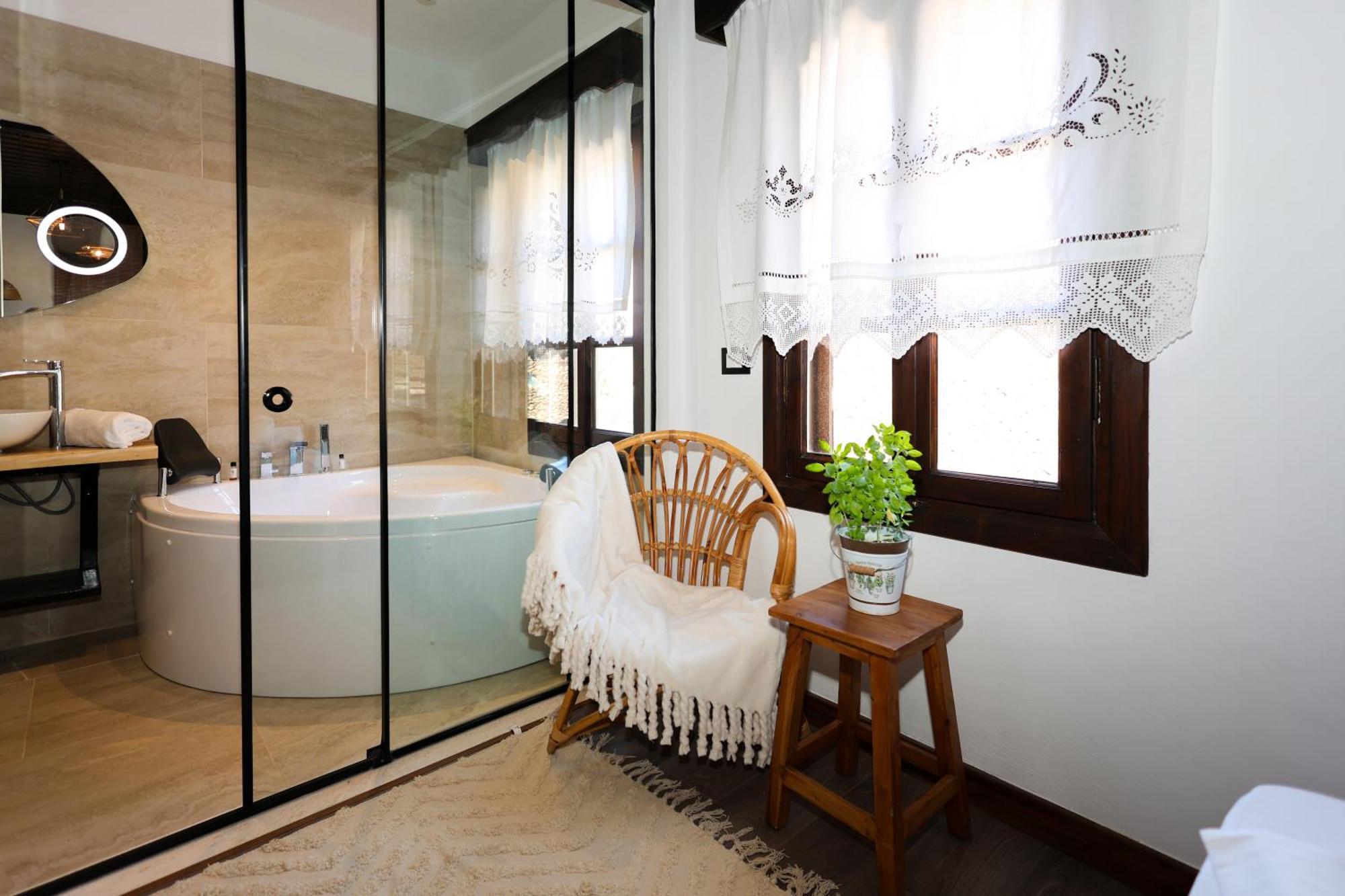 Ador Boutique Hotel ベラト エクステリア 写真