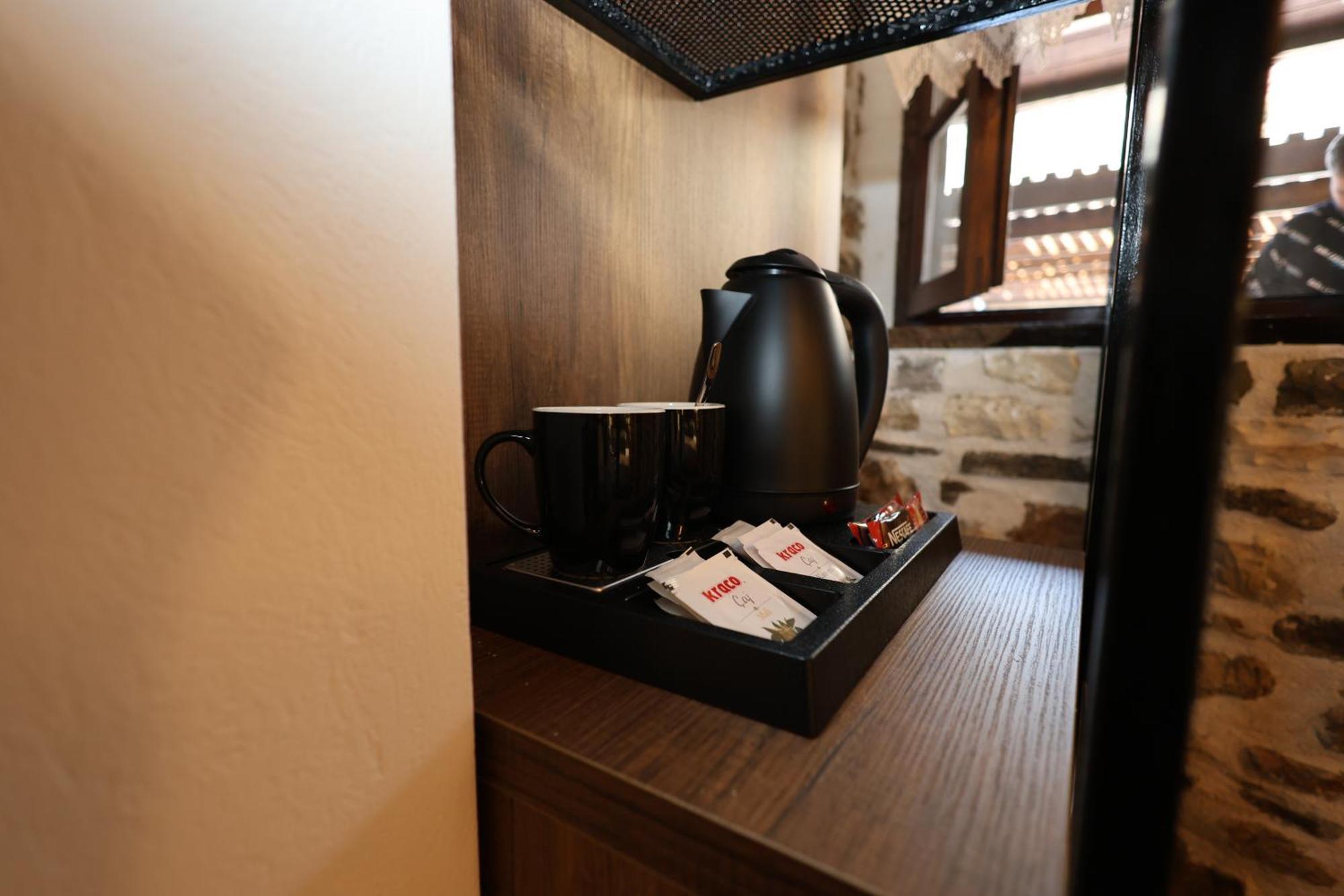 Ador Boutique Hotel ベラト エクステリア 写真