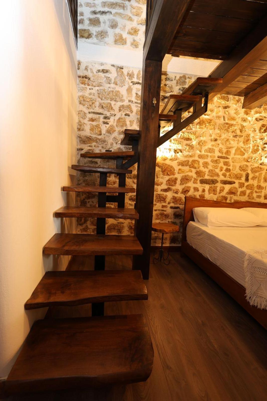 Ador Boutique Hotel ベラト エクステリア 写真