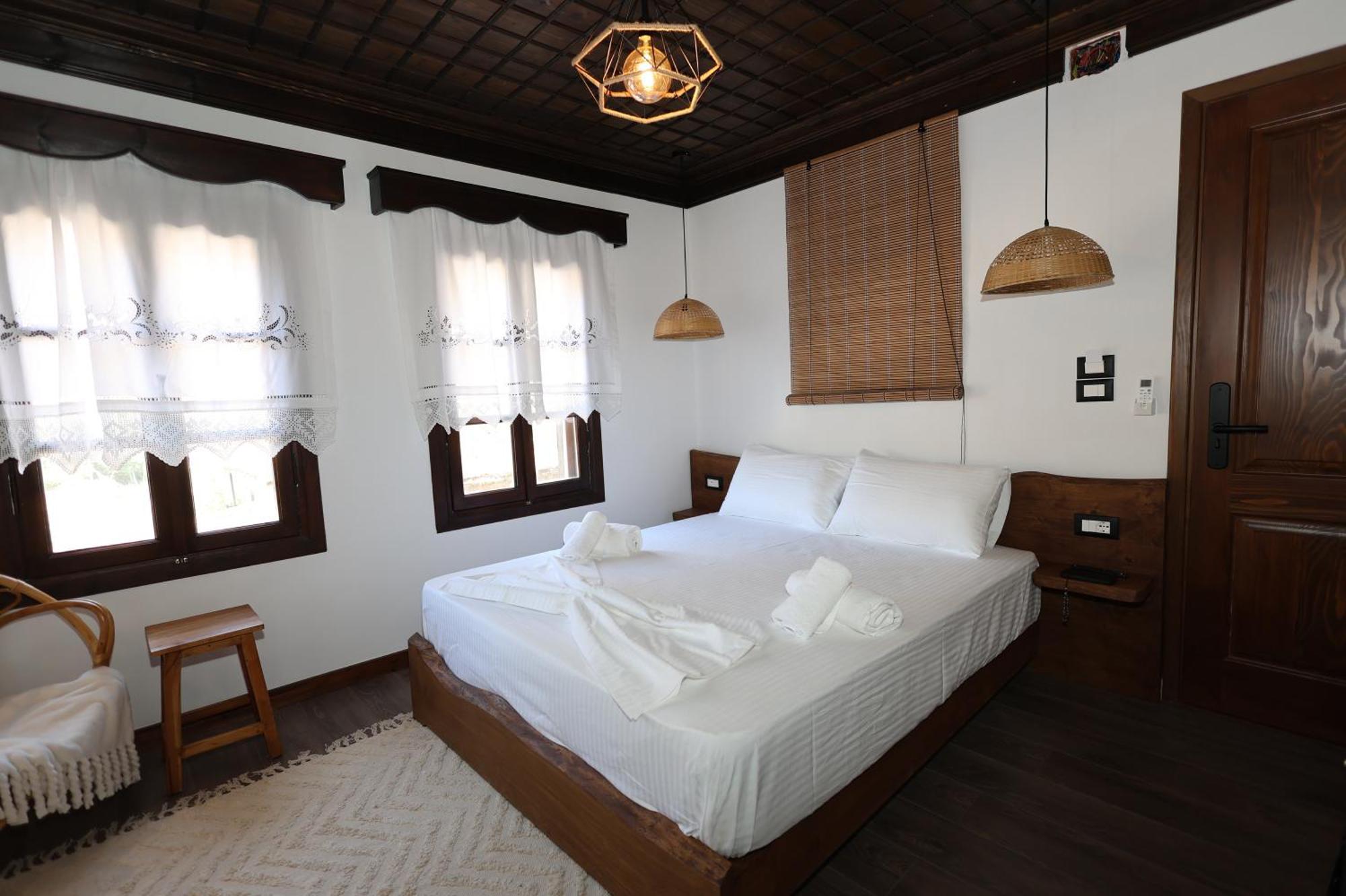 Ador Boutique Hotel ベラト エクステリア 写真