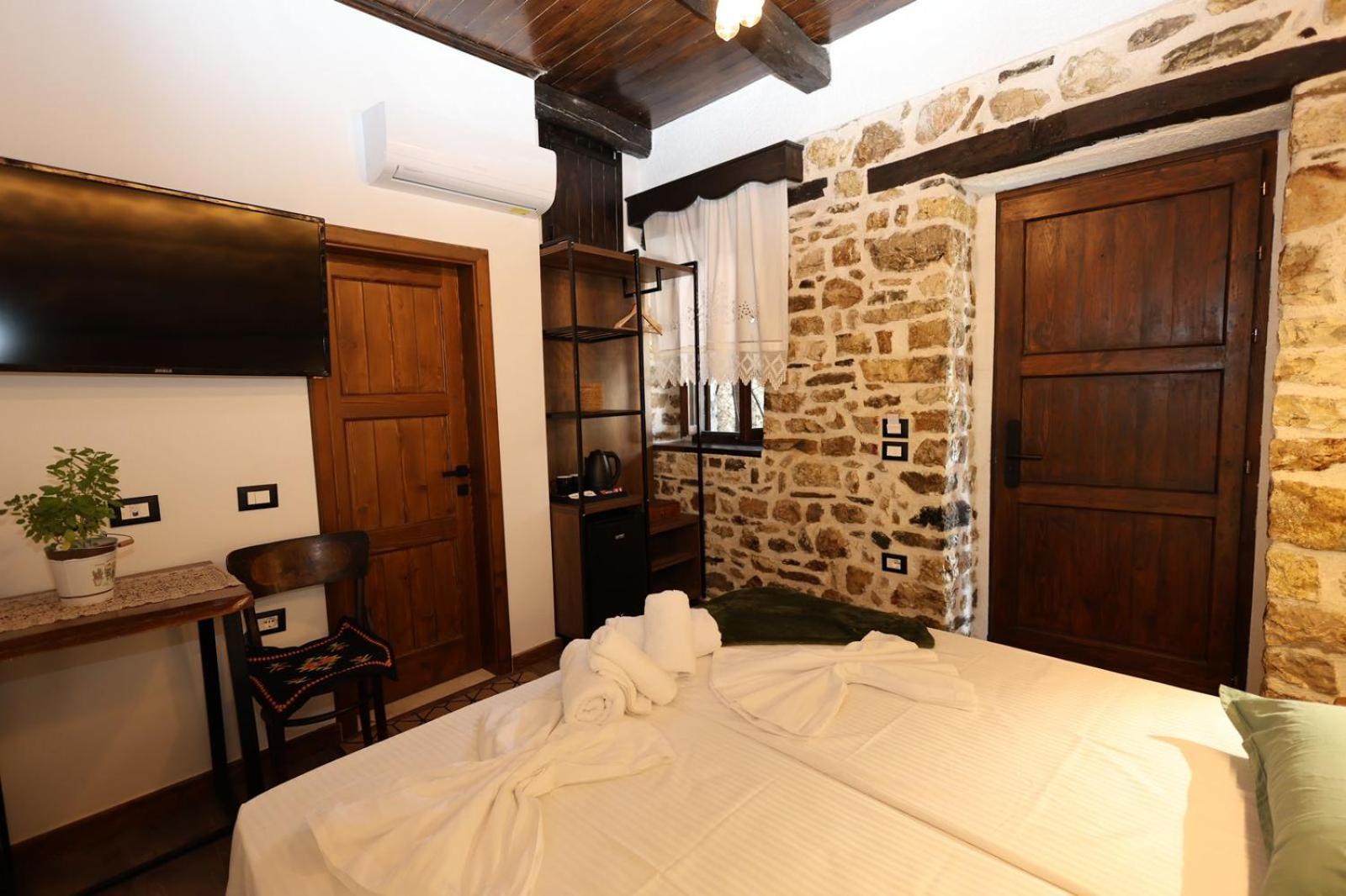 Ador Boutique Hotel ベラト エクステリア 写真