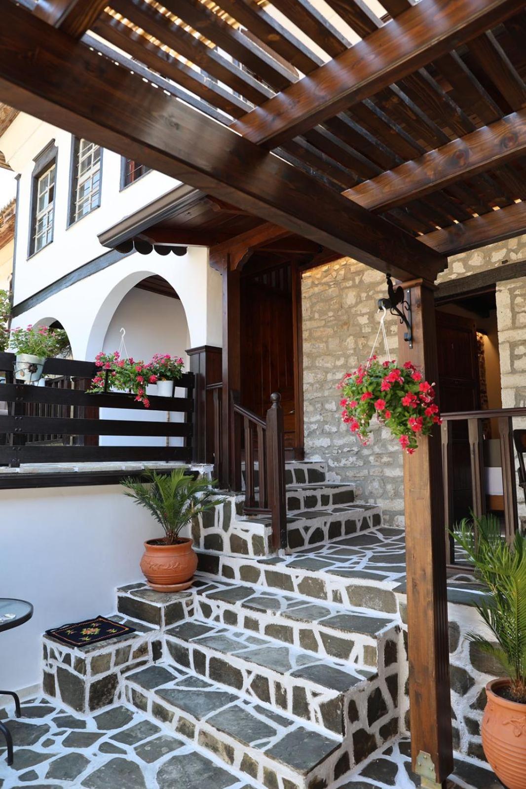 Ador Boutique Hotel ベラト エクステリア 写真