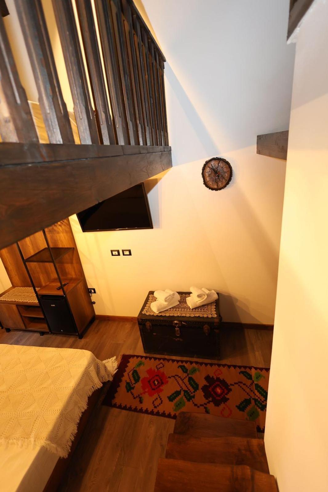 Ador Boutique Hotel ベラト エクステリア 写真