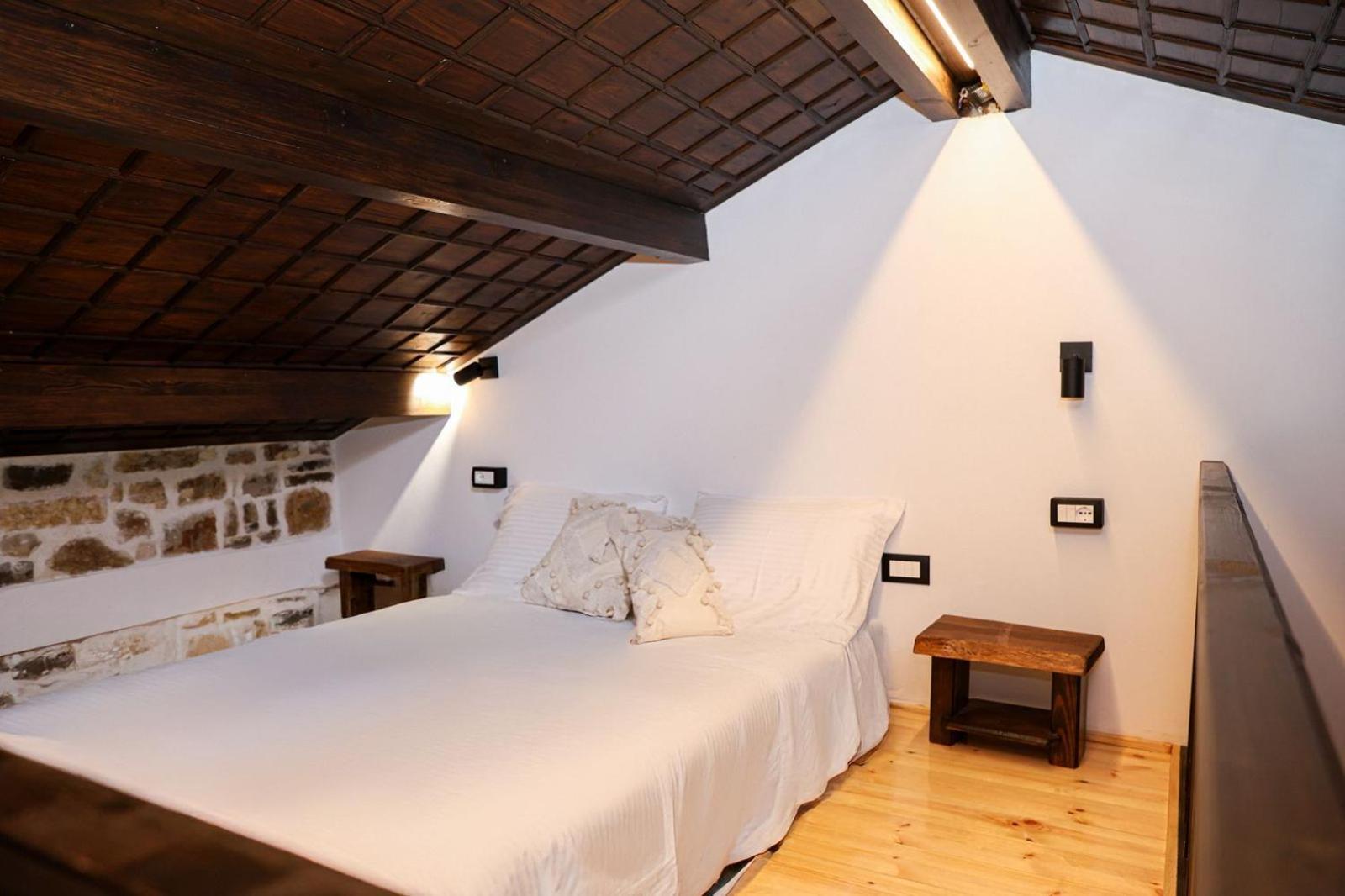 Ador Boutique Hotel ベラト エクステリア 写真