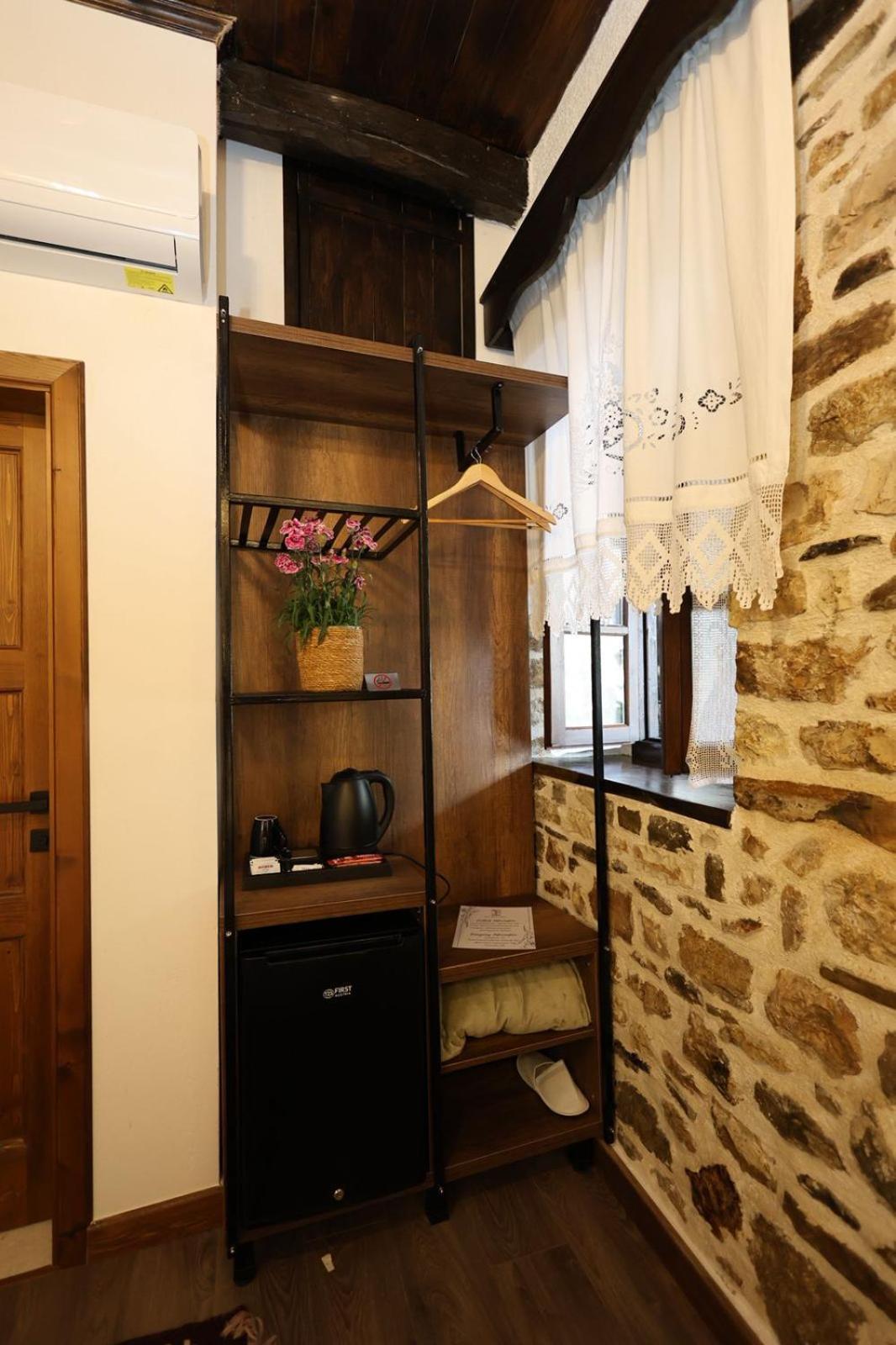 Ador Boutique Hotel ベラト エクステリア 写真