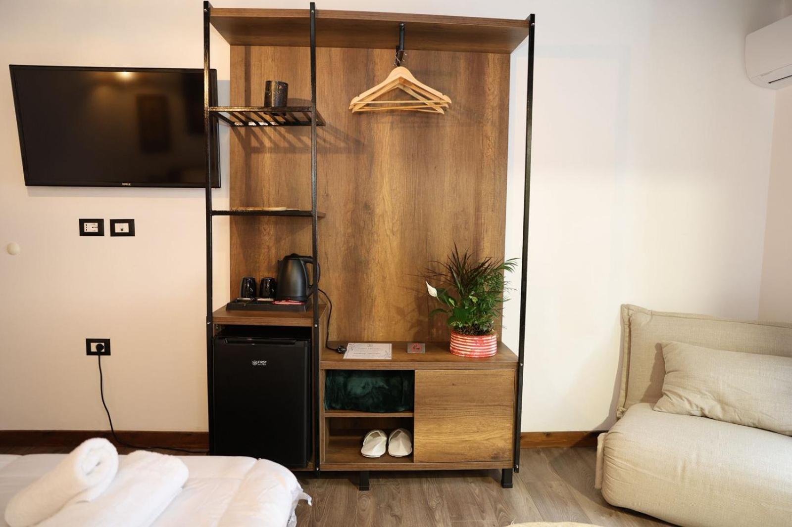 Ador Boutique Hotel ベラト エクステリア 写真
