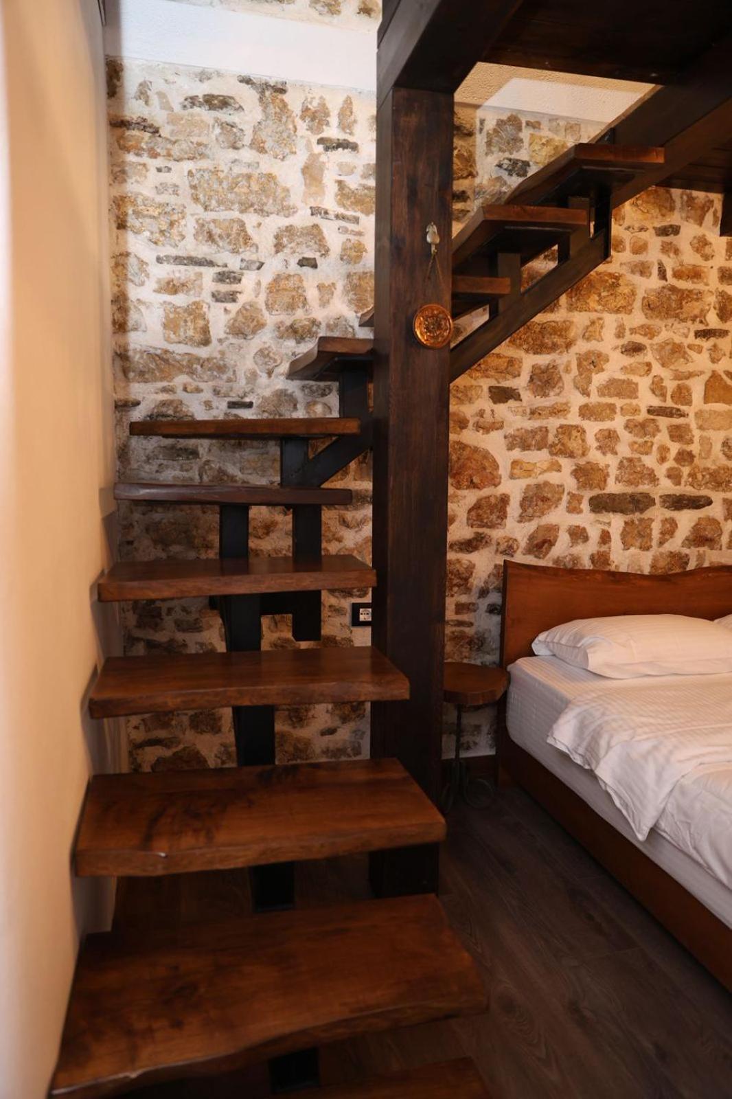 Ador Boutique Hotel ベラト エクステリア 写真
