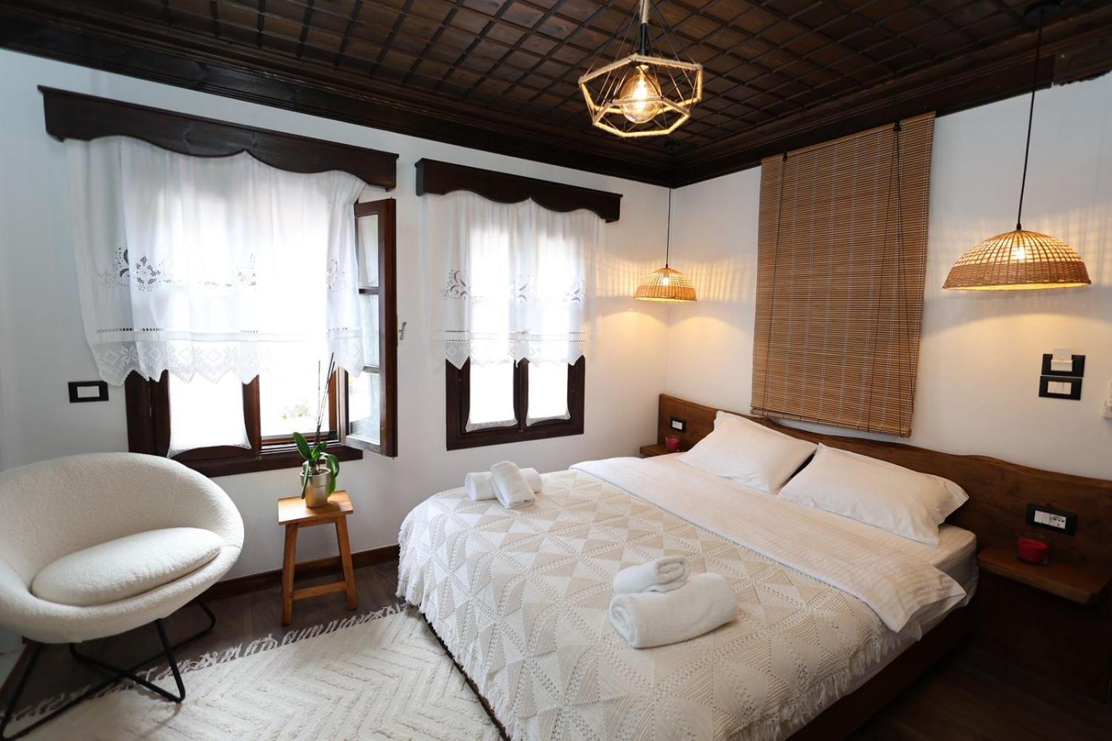 Ador Boutique Hotel ベラト エクステリア 写真
