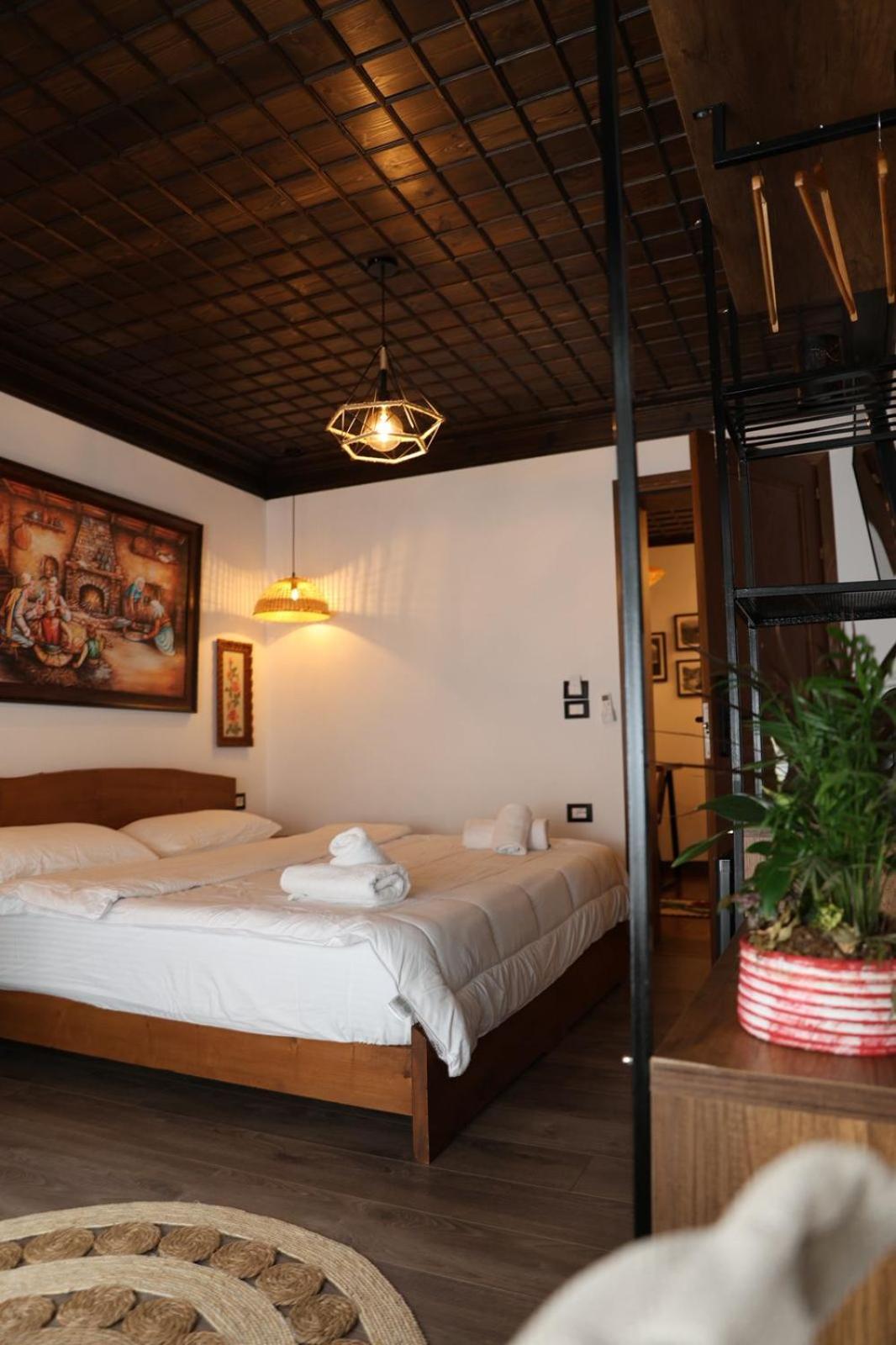 Ador Boutique Hotel ベラト エクステリア 写真
