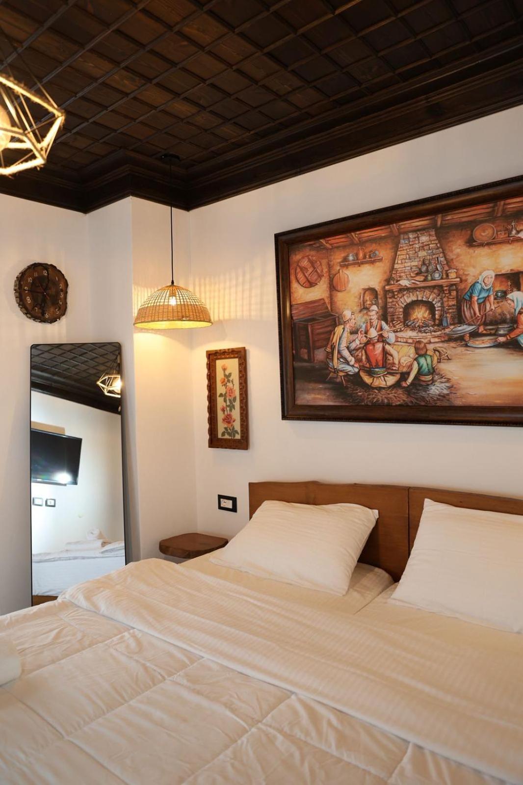 Ador Boutique Hotel ベラト エクステリア 写真